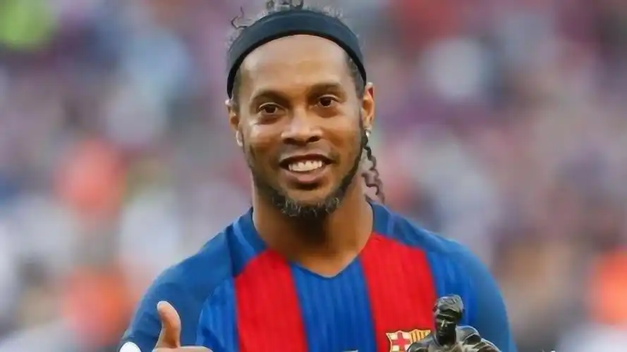 依旧表现出 依旧表现出